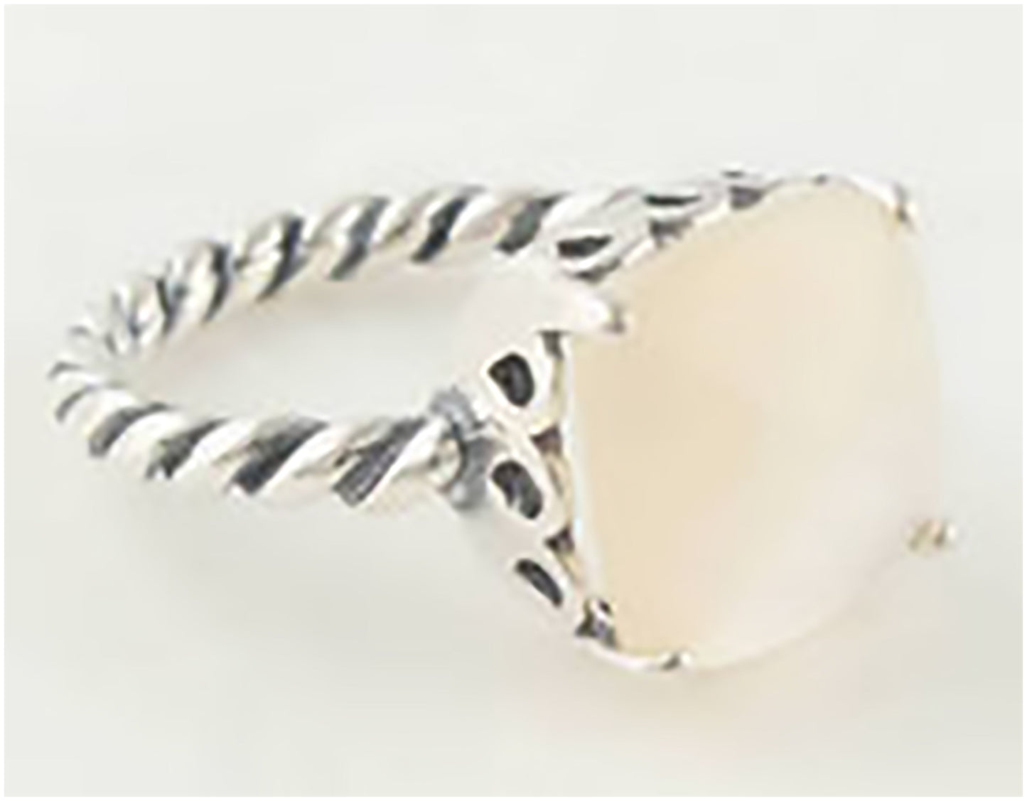 Onhand Best Seller (RIP030-7): Mother of Pearl Ring size 7